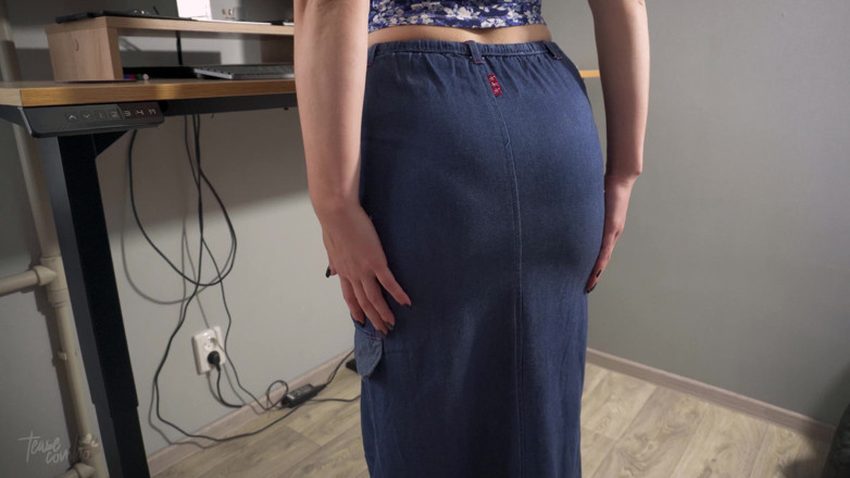 Teasecombo 4K: La segretaria miLF in gonna di jeans stuzzica la linea...