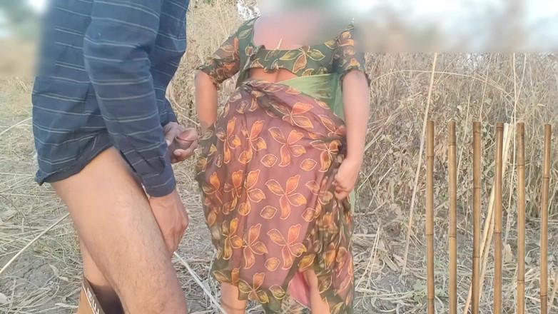 Fuckkkker: 农村女仆在丛林德西户外