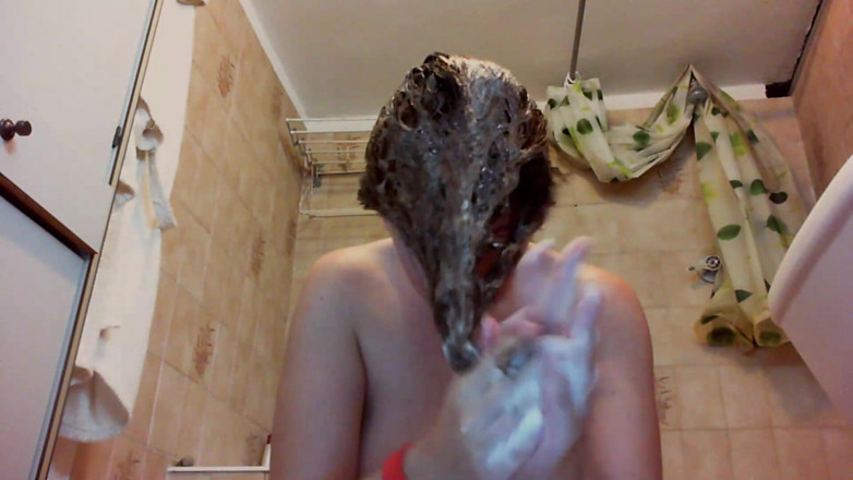 Nicoletta Embassi: Dirty hair sexy washing