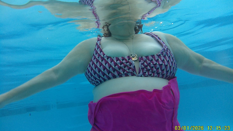 BBW nurse Vicki adventures with friends: Büyük Güzel Hemşire Vicki Su Ayakkabılarını Gösteriyor Ve