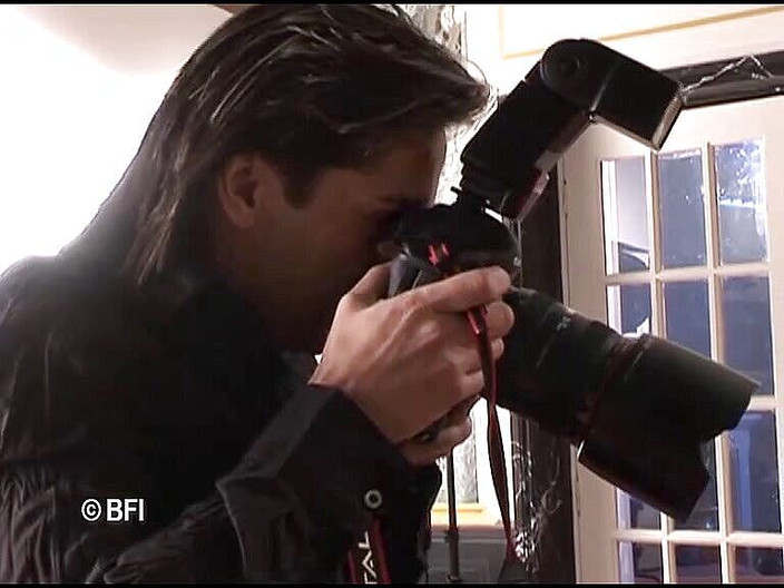 Hardcore Lovers: Weißes mädchen bückt sich, damit alle ihre löcher mit schwänzen...