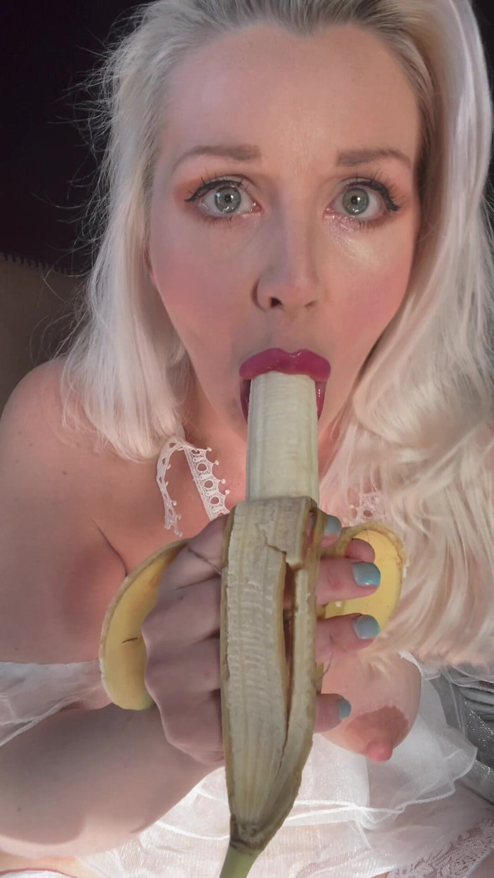 Sultry Silvea: Sultry Silvea在美丽的灯光下潮吹