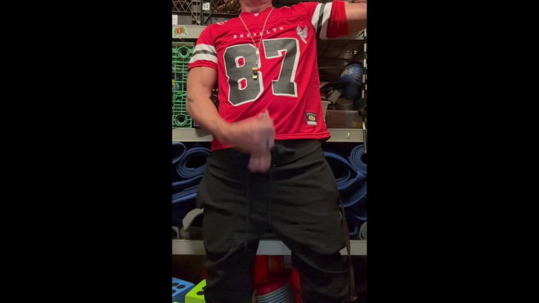 JockDad87: Jockdad87は背番号87のものをジャージに大量に注ぎ込みます。