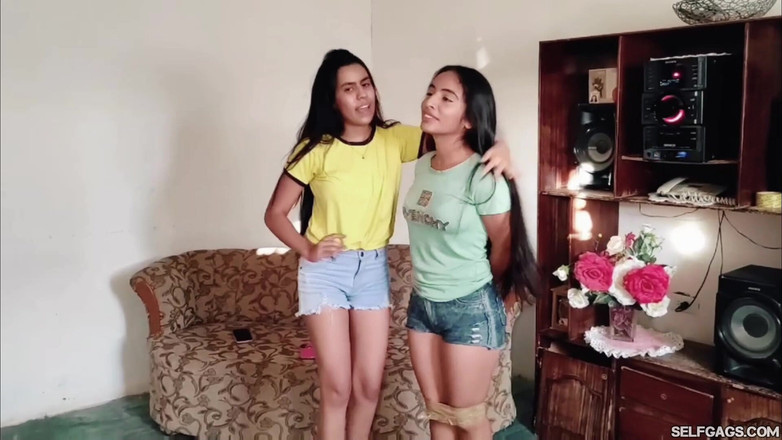 Selfgags Latina Bondage: パーティーのために家が必要だよ!