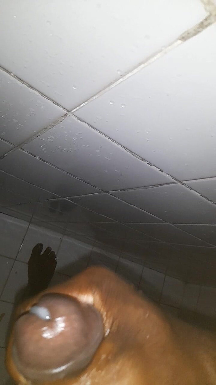 Black guy: Honění S9 E4