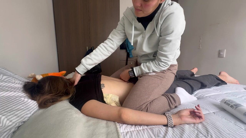 scarlettandc: मेरे फेम्बोट से शरीर और पैरों पर कामुक मालिश