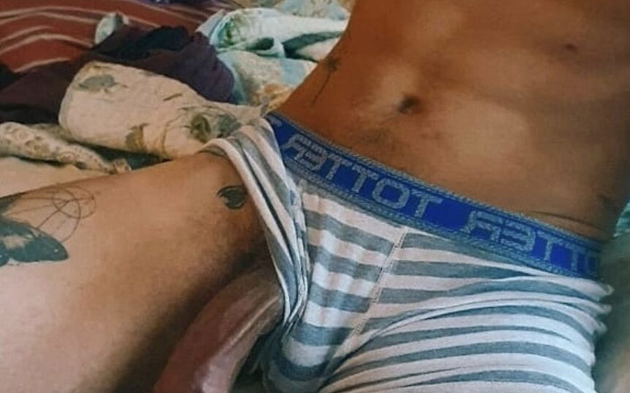 HJyuuken: Masturbándose en el baño