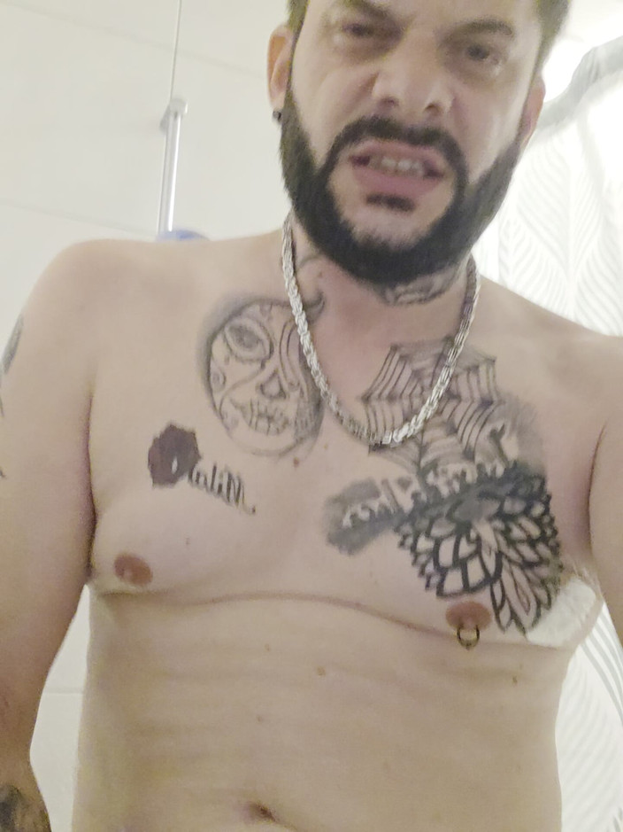 Dirty big Mike: Grande ejaculação