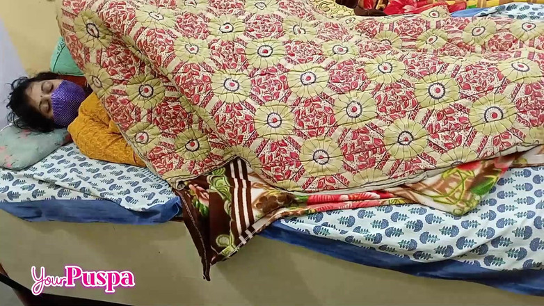 Your Puspa: Mój pasierb leżał w pobliżu i trzymał mnie mocno przez...