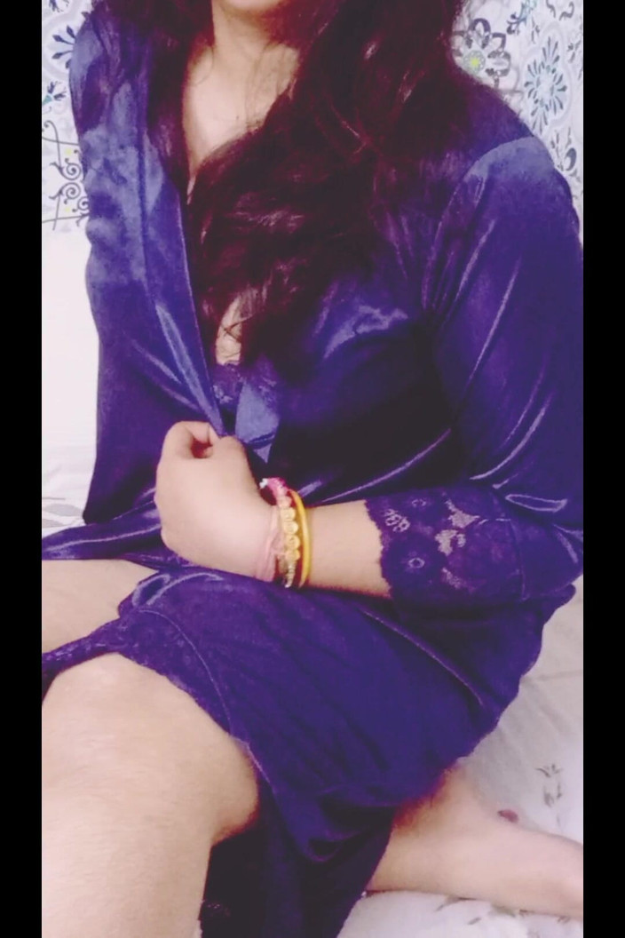 Sex bird: Üvey erkek kardeş üvey kız kardeşini porno izlerken yakaladı ve sonra...