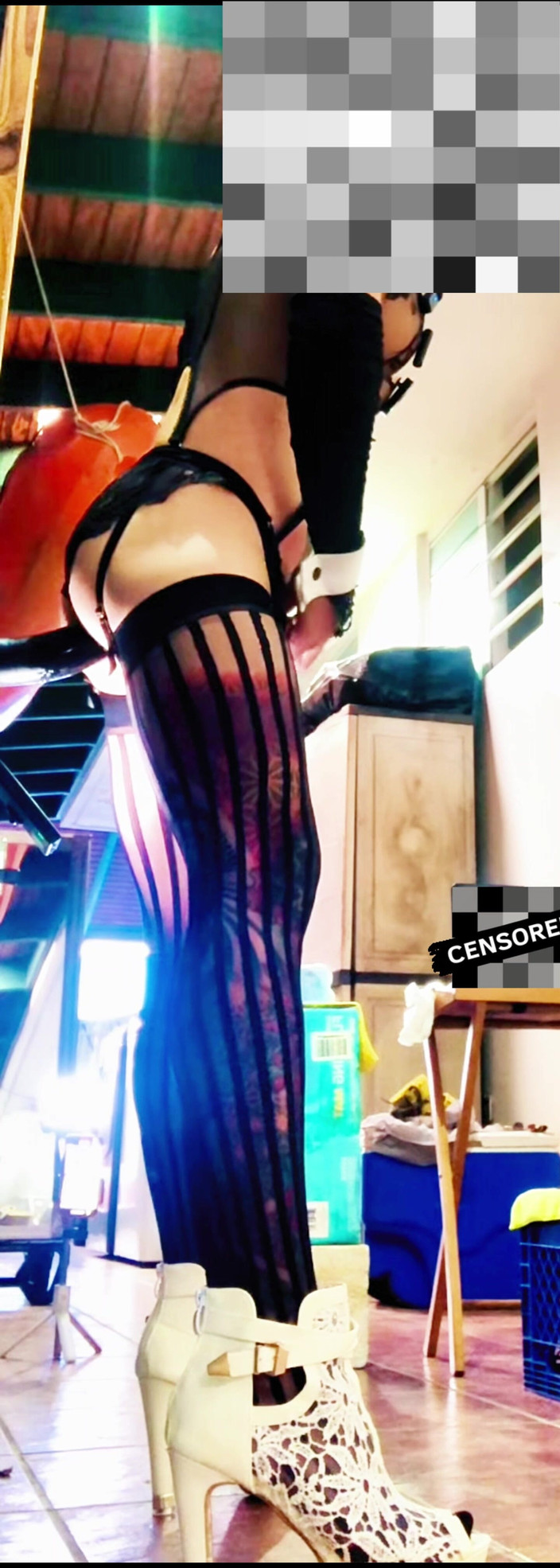 Benito414: Transgender seksi stoking hitam menunggangi dildo anal di dinding