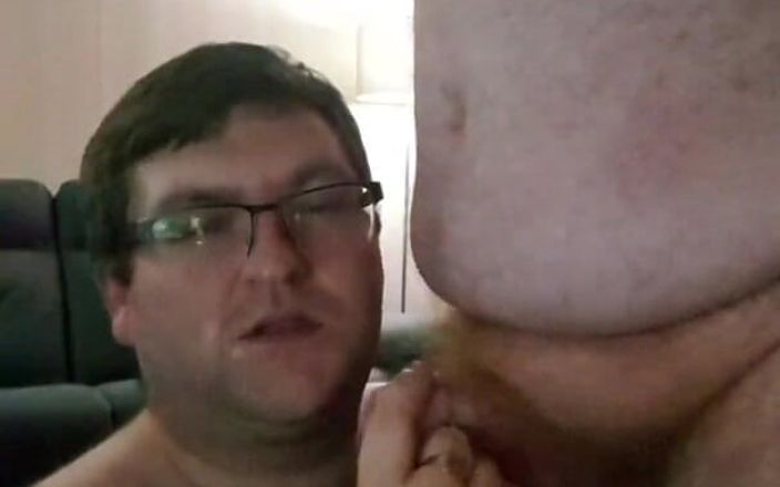 brummieboi89: Паренек сосет у папочки в летнем тизер-видео