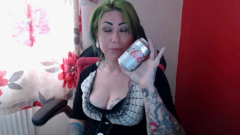 Tattooed Milfy Mama: Silly burps