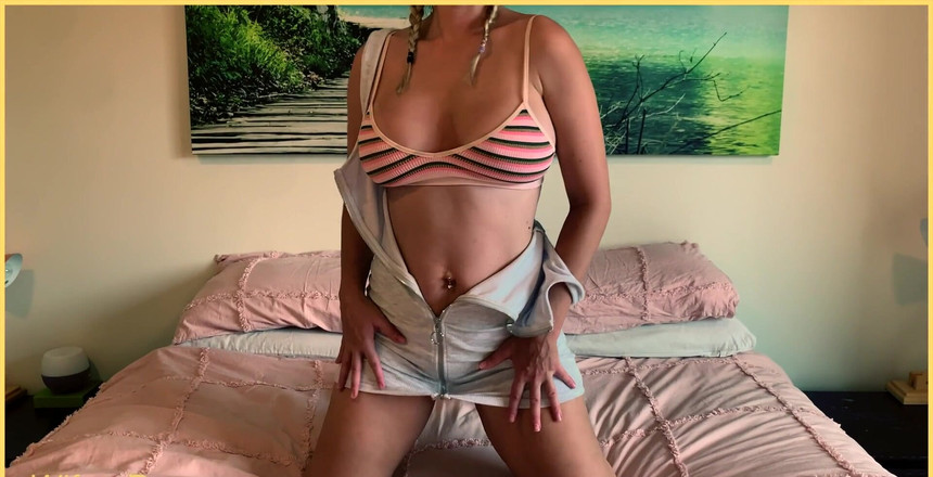 Wifey Does: 섹시한 하이힐 짧은 치마. 노팬티. Lol