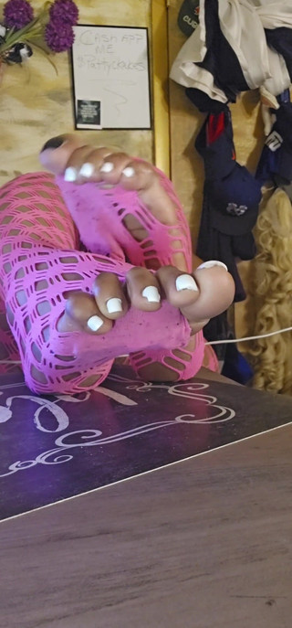 Pattykakes: Wytrysk brudne palce w różowych kabaretkach