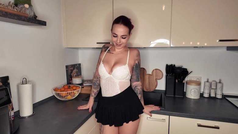 Nina Devil: 長い一日を終えて家に帰ると、すでにあなたを待っていると想像してみてください