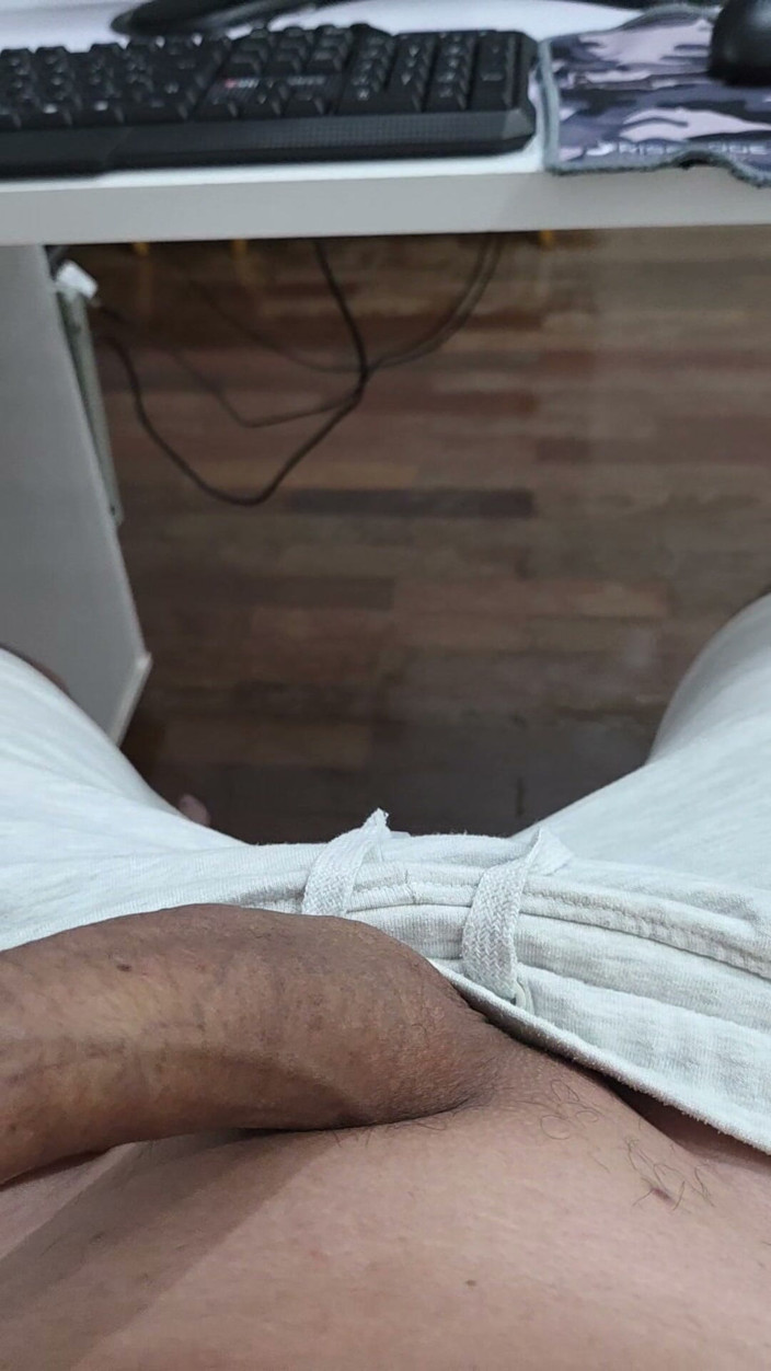 Lkdick8: Большой хуй кончает