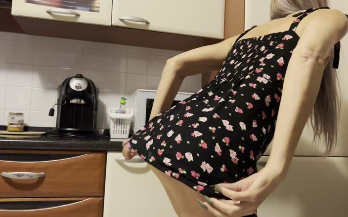 Nofaceblonde: Stiefmutter in der küche gefickt und in sie gespritzt