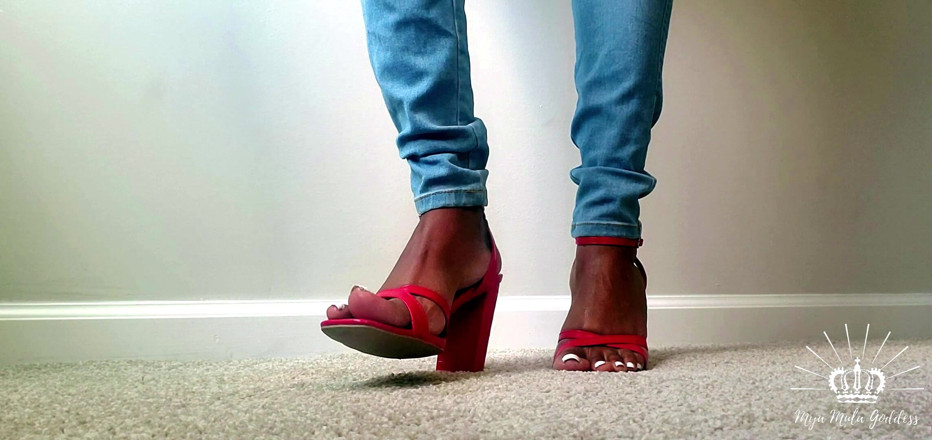Mya Mula Goddess: Penghinaan menyadap kaki sepatu merah nakal