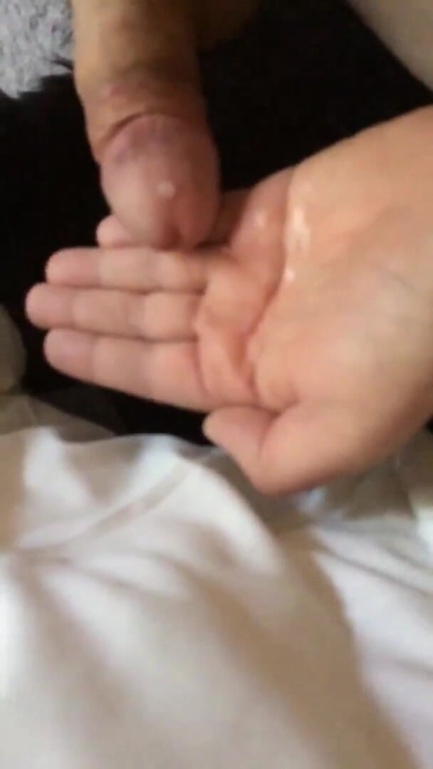 Kinky horny gay bois: Just a gay man jerking cummies out of his penis