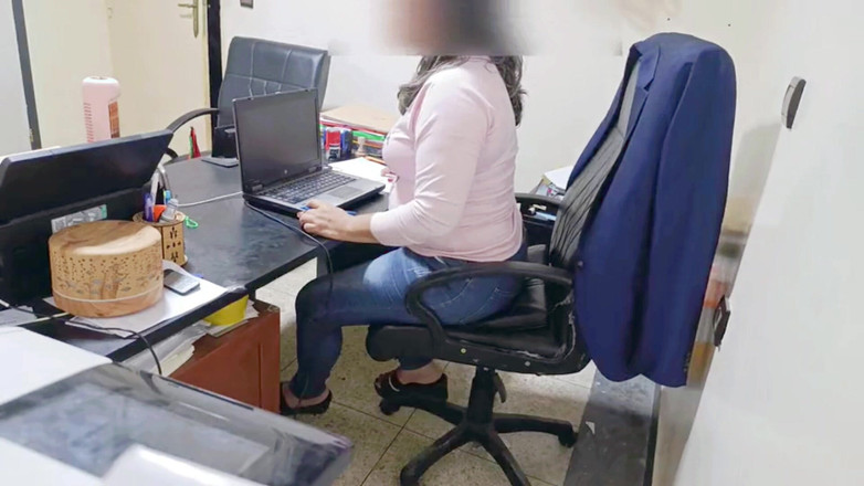 BBW LATINA: 작업 죄인 - 음란한 동료는 그녀의 파트너의 스털링 자지를 그리워하고 그는 그것이 어떻게 느끼는지 그녀를 생각 나게하는 것이 빠릅니다.