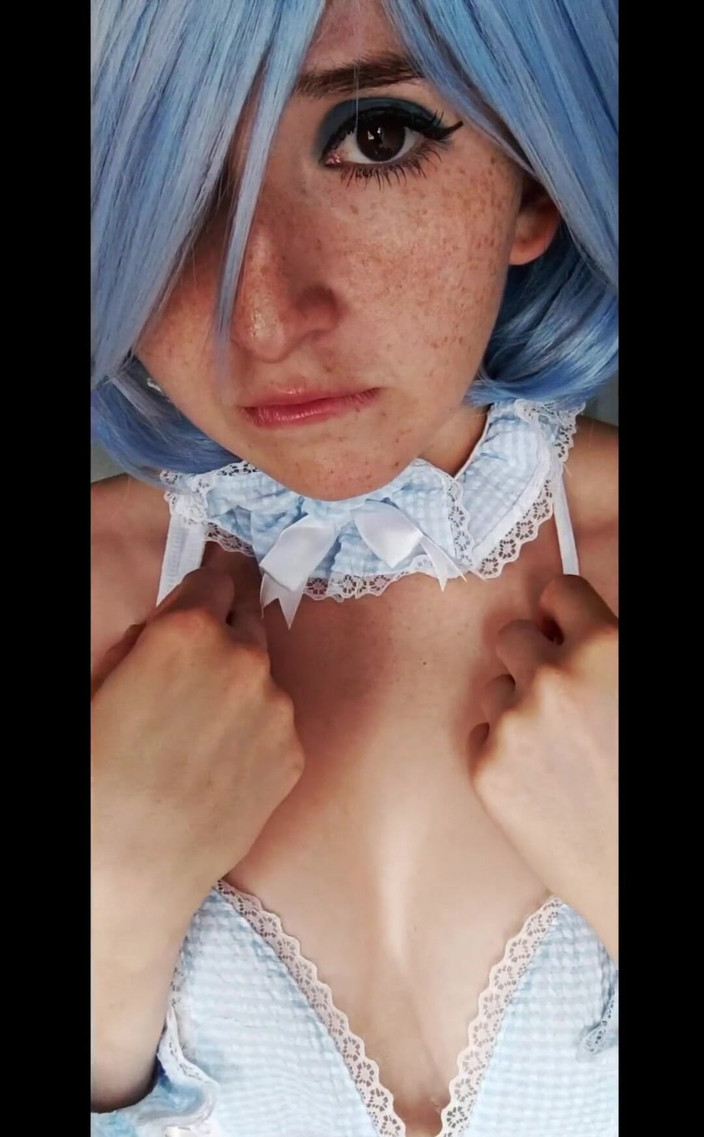 Candy Camille: Rem kölen olmak için burada. Rem olarak nasıl görüneceğimi beğendin...