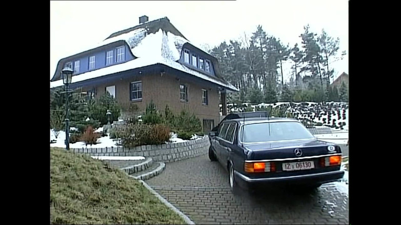 XTime Vod: Laura Angel en una película alemana llena de hermosas chicas