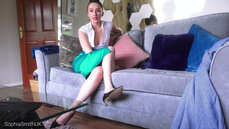 SophiaSmithUK: Shoe tease barefoot cuck