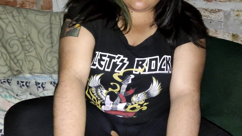 FANTASIAHARDCORESEX: Adik tiriku berusaha nyepong kontolku supaya aku nggak ngasih tau...