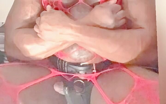 Masculine crossdresser: Trashy Muslo Botas &amp; Xxl a Tope Revelando El Juguete Del...