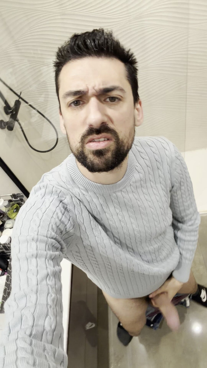 Liam Harding: Hot Mature Stepdaddy Jerking off and Showing Ass