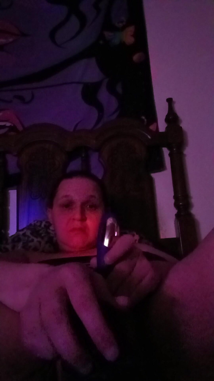 Mz squirt 4 u: 이 뚱뚱한 보지를 가지고 노는 중