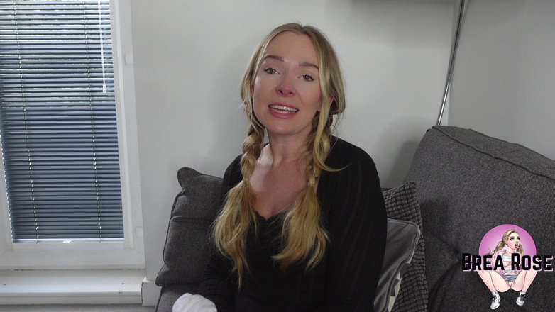 Brea Rose: Quay tay vào âm hộ của tôi