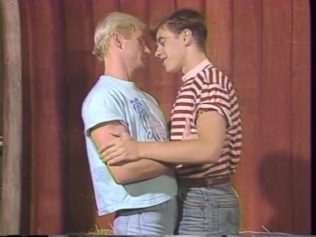 Gays Case: Gorąca blondynka uprawia namiętny seks gejowski ze swoim partnerem