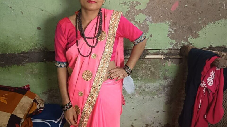 tannu: 司祭の妻は、ペニスをしゃぶらせた後、グルに激しく犯されました。