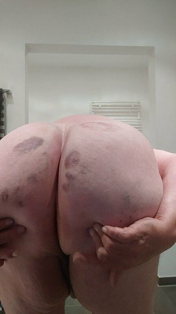 Karlchengeil: Brincando nua