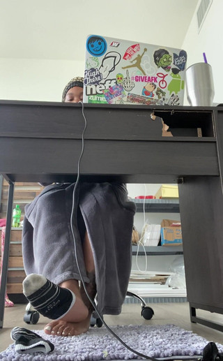 Baby Soles: 試験中に足元を撮影