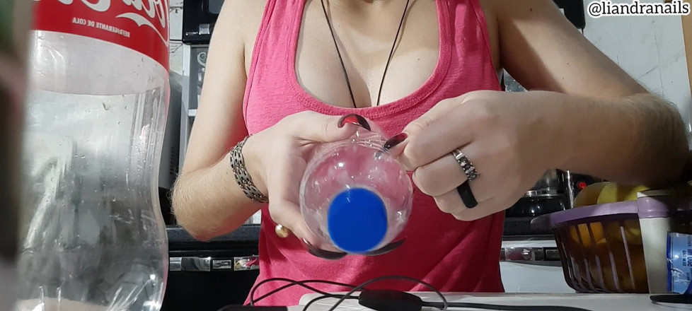 Goddess Li: 내 자지를 빠는 거유 밀프