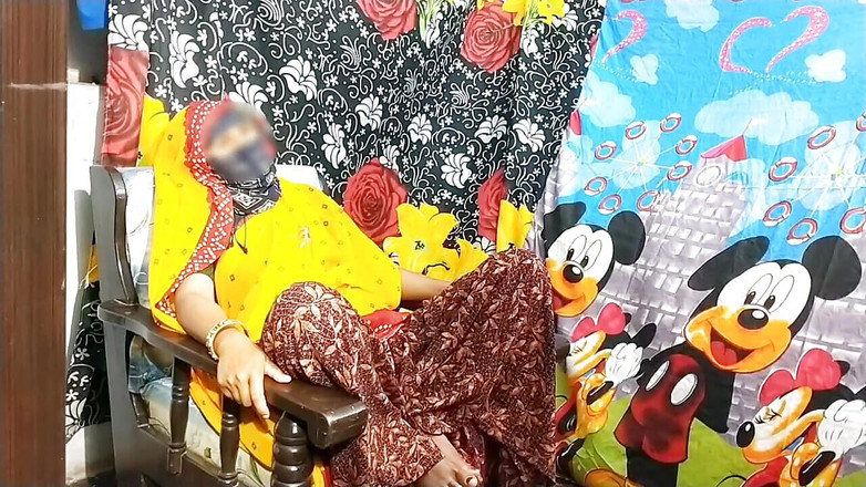 Rakul008: J’ai baisé la voisine bhabhi en voyant l’occasion