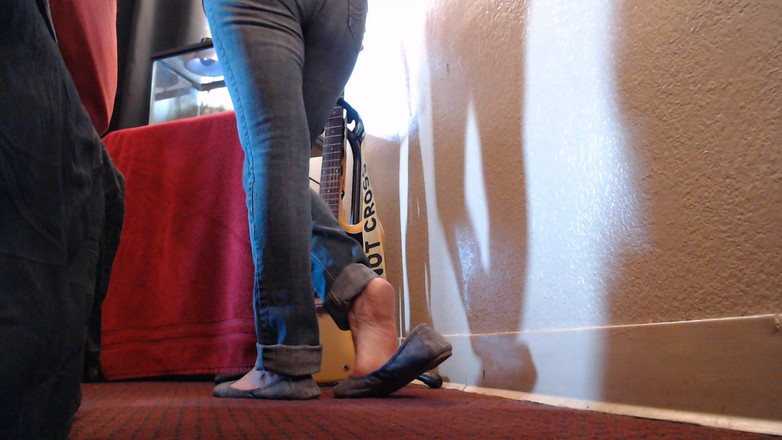 Abby Anna: Chơi giày màu xám xoăn ba lê