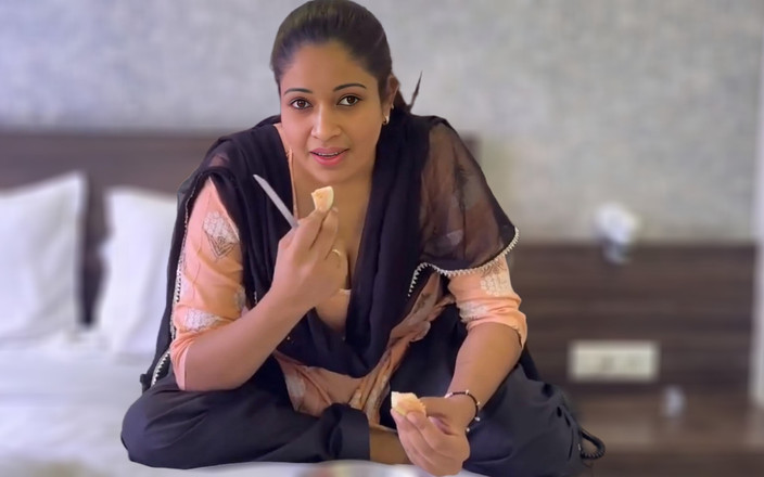 FantacyCouple: Hintli desi saali-ji ji ile ilk seks, sıkı amcık sikiliyor...