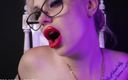 Goddess Misha Goldy: Mis seductores labios rojos te hacen perder todo el control.