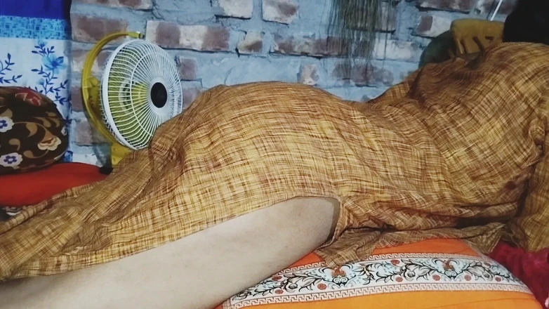 Deshi women: Bhabhi ki doggystyle-video