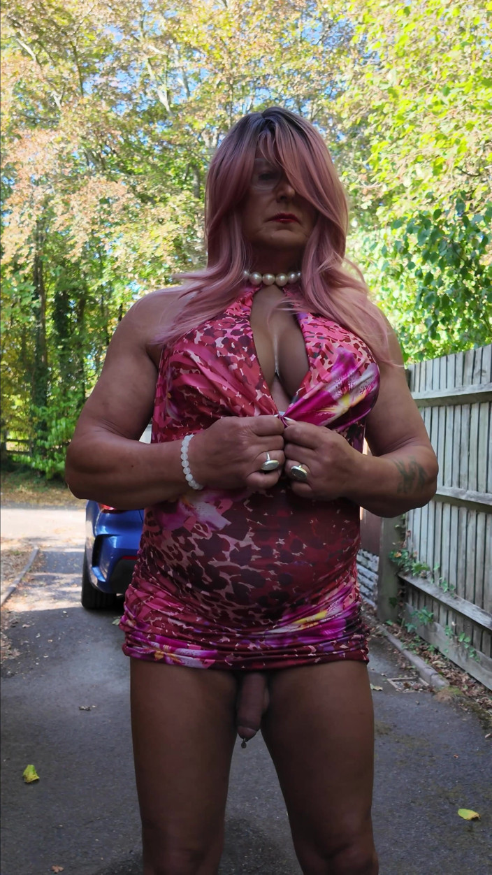 Kellycd2022: Sexy Crossdresser Kellycd2022 in My Summer Dress and Heels