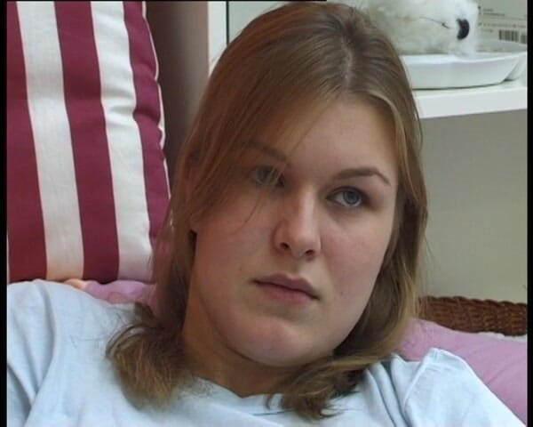 YOUR FIRST PORN: Nelly Macht Loch în Strumpfen Und Wichst- Nelly face o gaură în...
