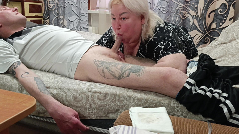 Zona901: Wypełnianie ust macochy dużą ilością spermy