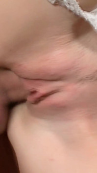 Anal-gangbang und dp ficken den heißen arsch der sexy blonden MILF mit weißen dessous