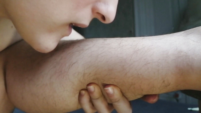 The Antichristrix: Extremo close-up de adoração peluda