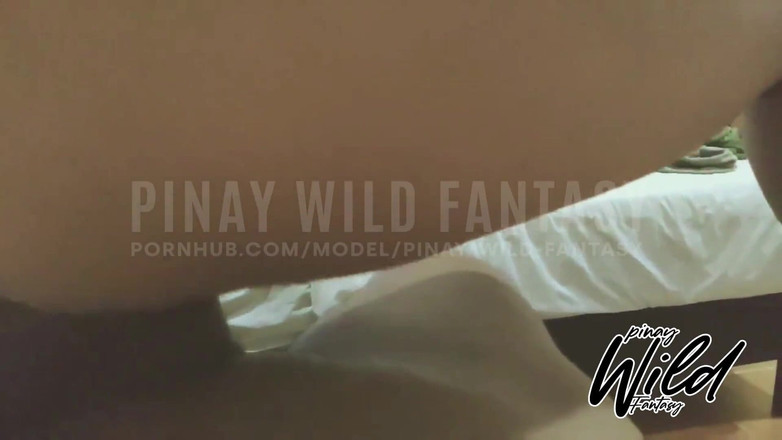 PinayWildHotCouple: El señor está en el trabajo, así que la esposa...