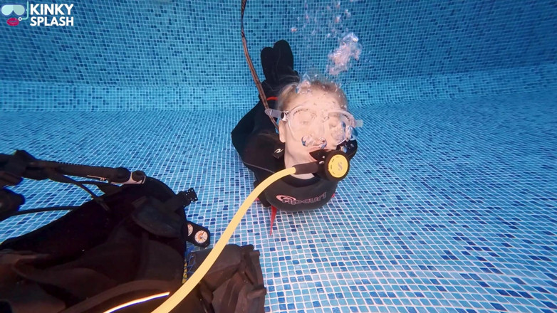 UKCuteGirl Lucy Lauren: Hogtied & Breathless: Underwater Scuba Tease